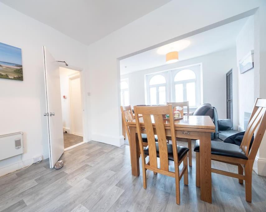 Mumbles View - Free Parking Apartment Oystermouth Екстериор снимка