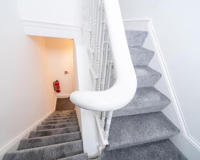 Mumbles View - Free Parking Apartment Oystermouth Екстериор снимка